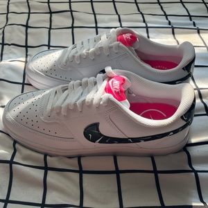WMNS NIKE COURT VISION LOW